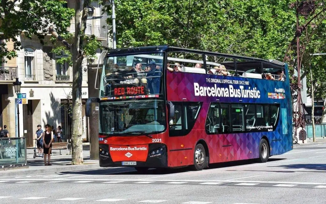 barcelona bus tour the bus turistic red line on passeig de gracia