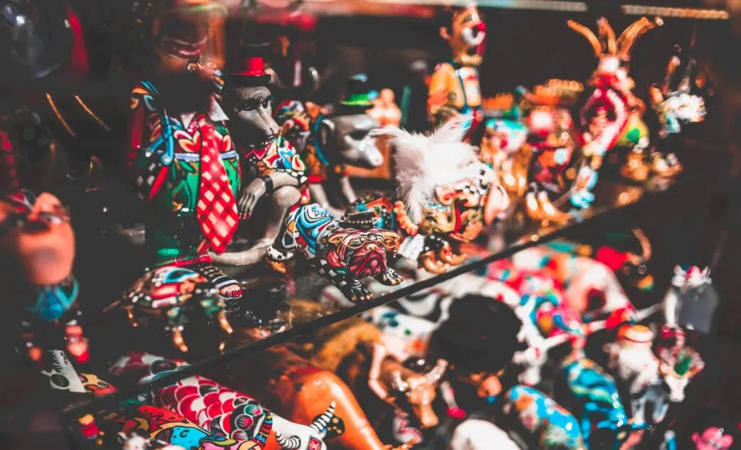 a store sell traditional catalan souvenirs, a fundemental aspect of shopping barcelona