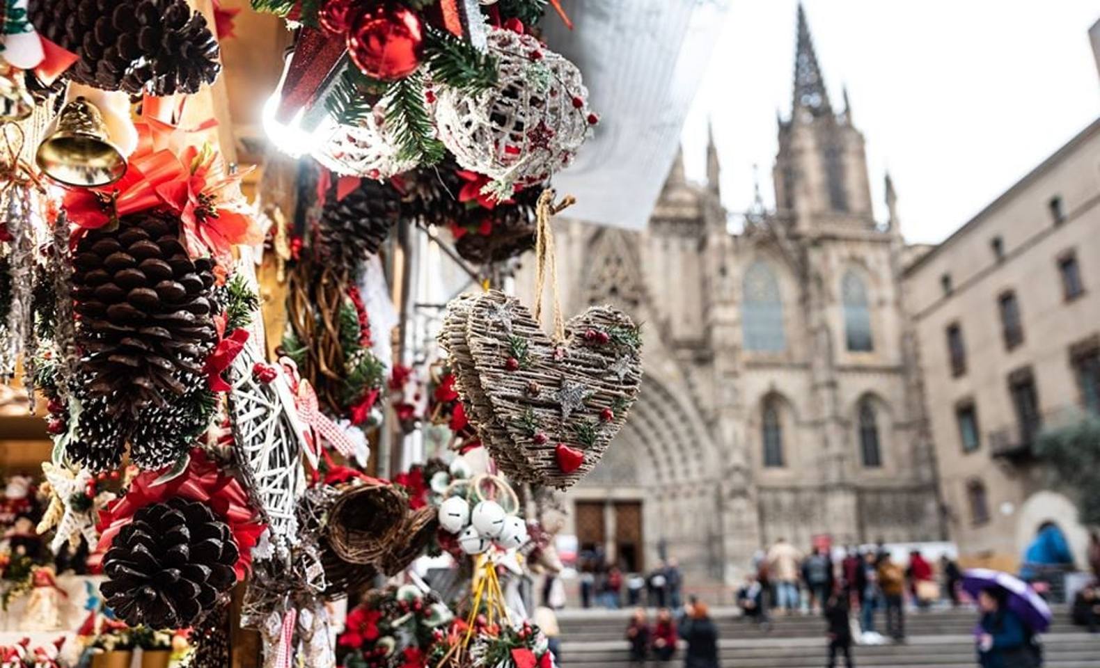 acorn ornaments at a barcelona christmas market